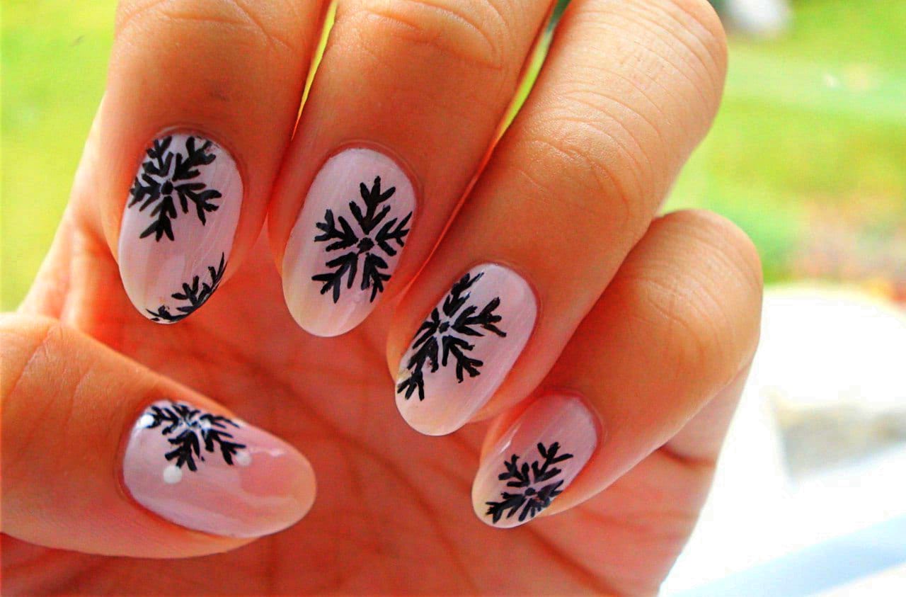 snowflake design on nails